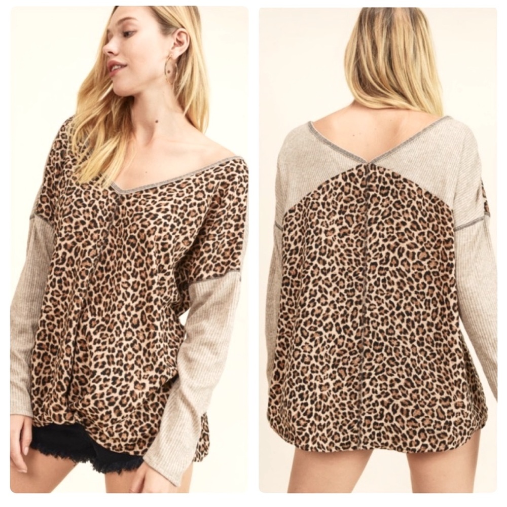 “V” OVERSIZED LEOPARD PRINT TWISTED HEM RAGLAN TOP